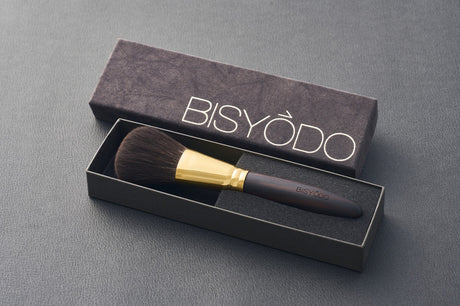 GRAND Finishing Powder Brush (Round Flat) Makeup brush makeup brushes Gray squirrel JAPAN