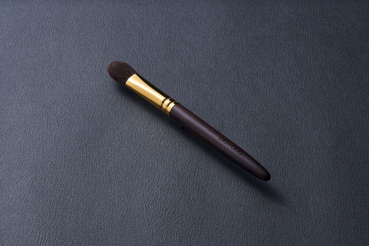 GRAND Makeup brush Makeup brush Gray squirrel, ebony, brass hardware (24K plating) JAPAN