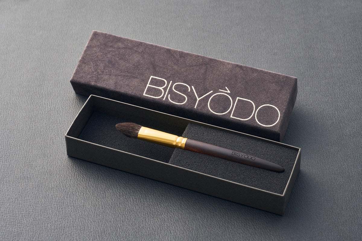 GRAND Makeup brush Makeup brush Gray squirrel, ebony, brass hardware (24K plating) JAPAN