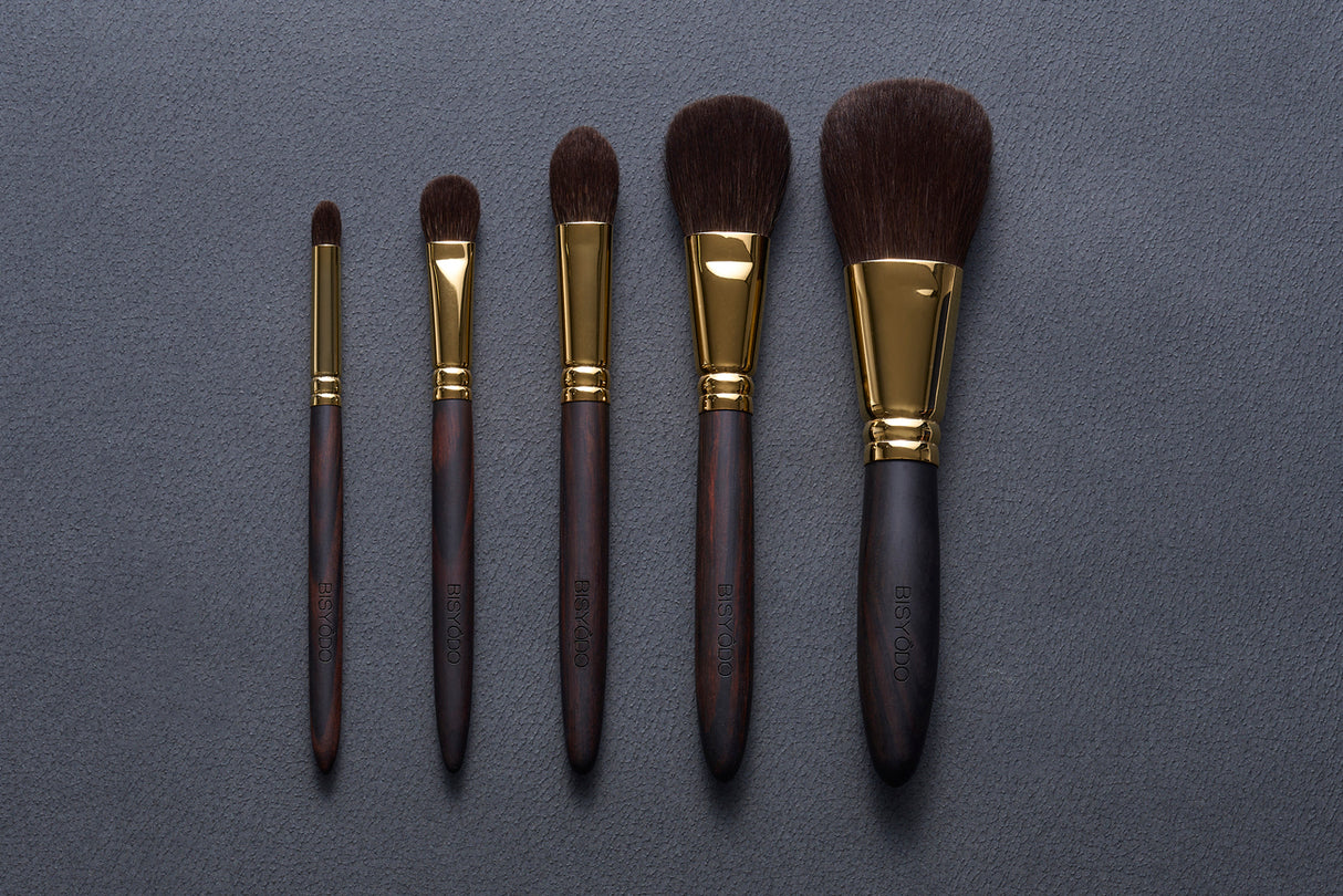 GRAND Makeup brush Makeup brush Gray squirrel, ebony, brass hardware (24K plating) JAPAN